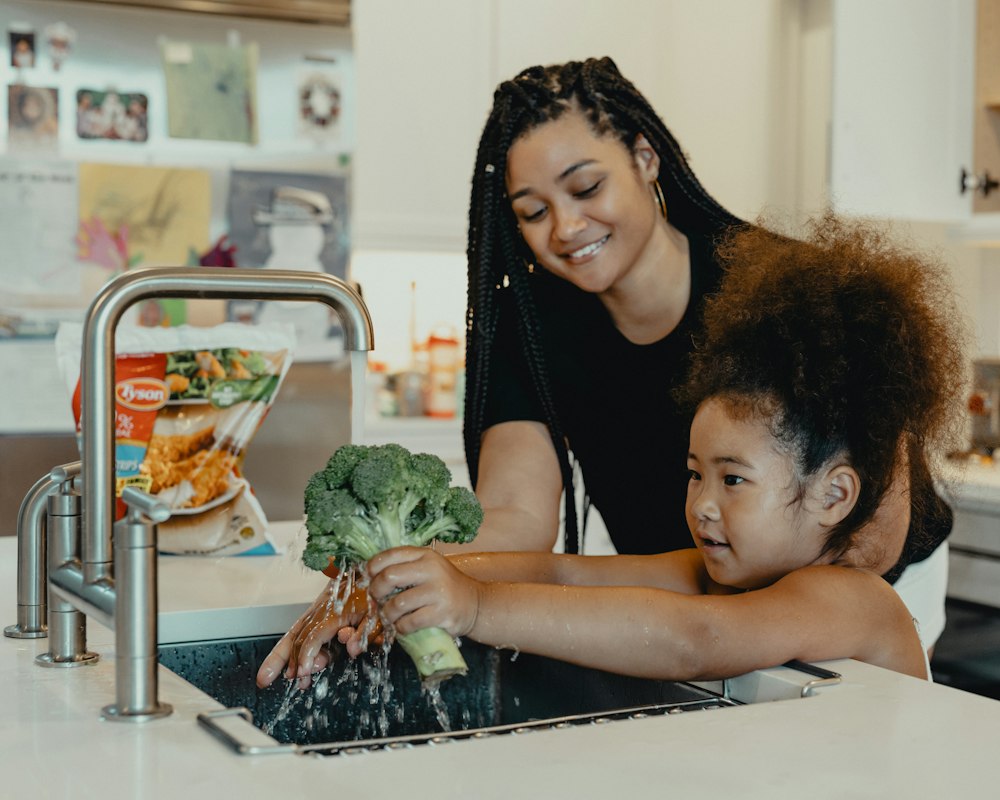 Cuisine professionnelle avec plan de travail en acier inoxydable