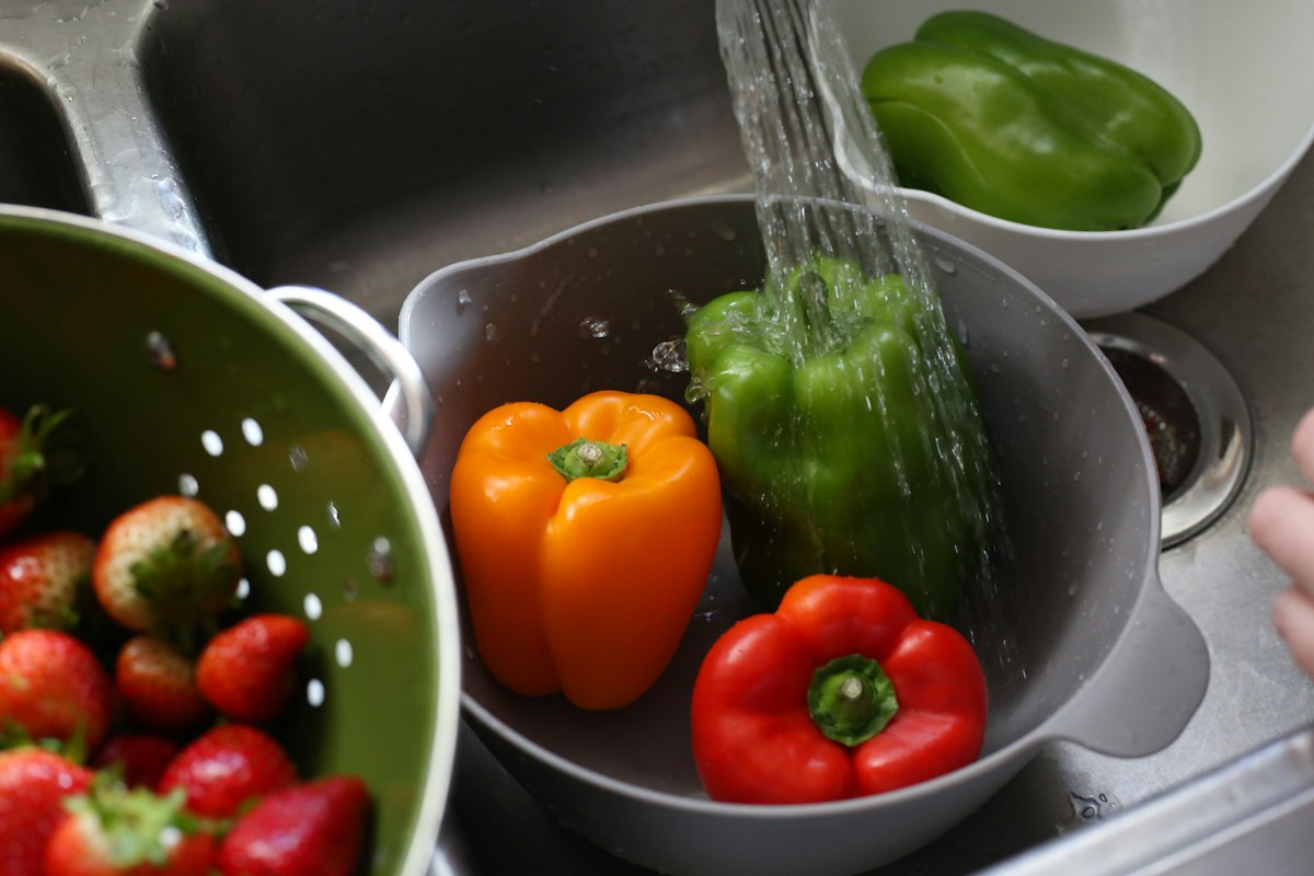 Organisation des ustensiles de cuisine dans des zones dédiées